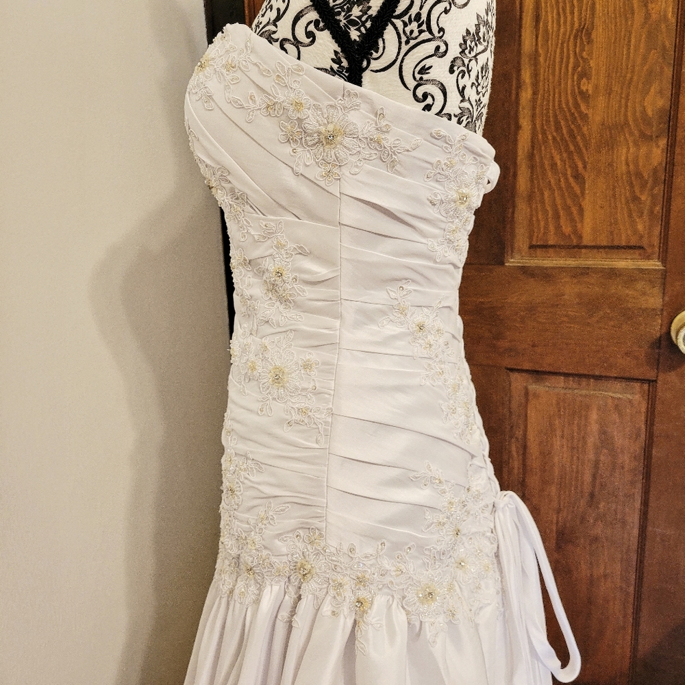 A&T 4414 White Bridal Gown Sz 8 - Picture 12 of 16